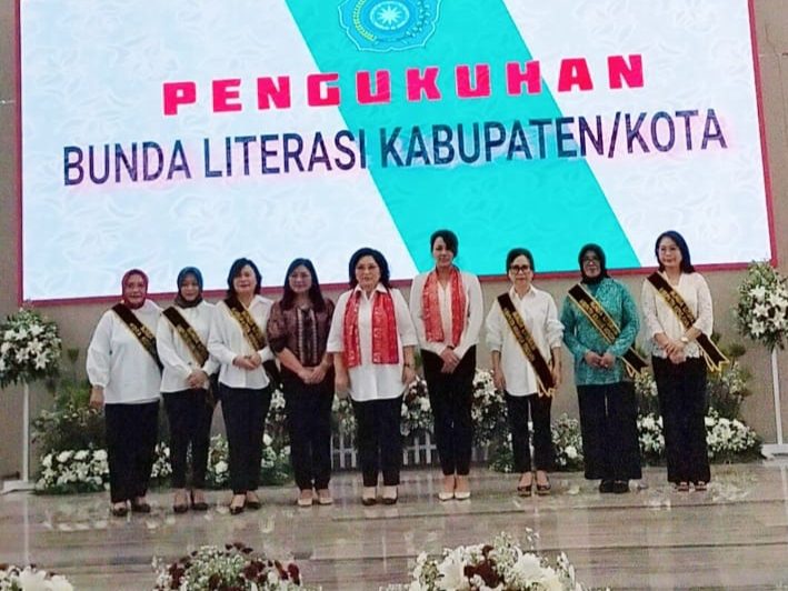 Ketua TP PKK Kota Kotamobagu, Hj. Siti Fatmah Fitriana Nani Buhang, S.E., dikukuhkan sebagai Bunda Literasi Kota Kotamobagu.