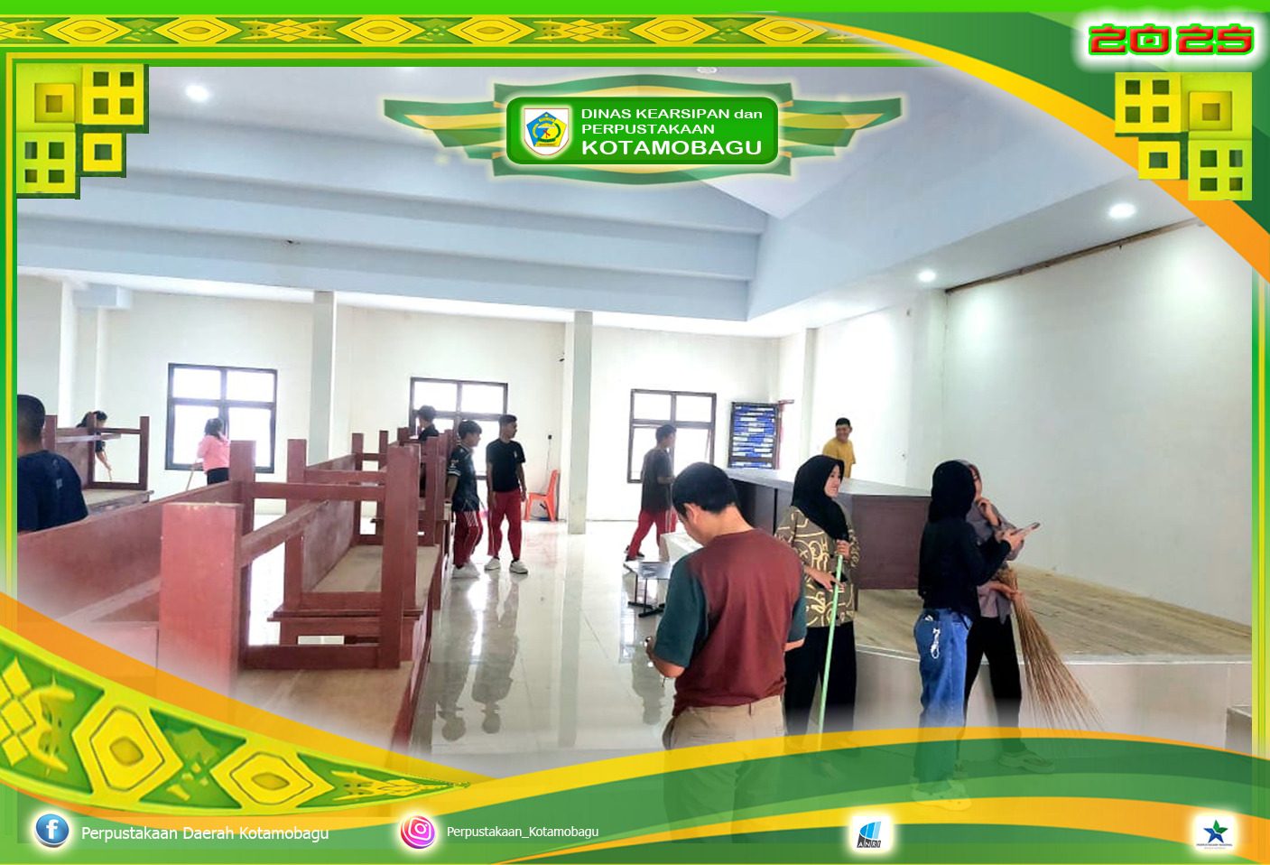Giat Jumat Bersih: ASN dan Siswa-siswi (PKL) Bersihkan Lantai 3 Gedung Perpustakaan Kotamobagu